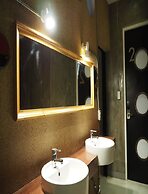 Collection O Jasaen Stylish Unique Hotel
