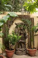 Hanu Reddy Residences Wallace Garden