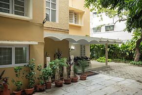 Hanu Reddy Residences Wallace Garden