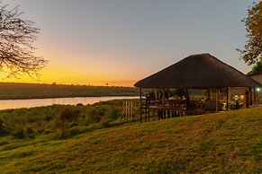 Crocodile Bridge Safari Lodge