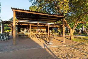 Crocodile Bridge Safari Lodge