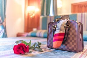Raeli Hotel Lux