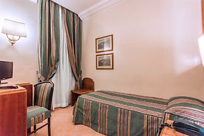 Raeli Hotel Lux