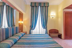 Raeli Hotel Lux