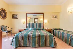 Raeli Hotel Lux