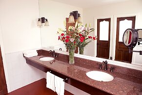 Isla de Flores Hotel