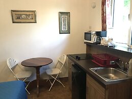 Easy Inn