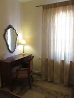 Byron Hotel