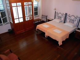 Byron Hotel