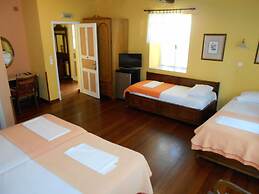 Byron Hotel