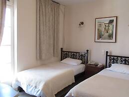 Byron Hotel