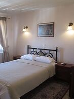 Byron Hotel