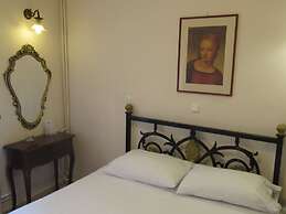 Byron Hotel