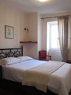 Byron Hotel