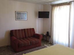 Byron Hotel