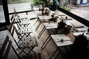 26 Bed and Coffee