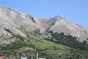 Ataviros Hotel