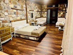 Ataviros Hotel