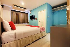 OYO 501 At Night Hostel