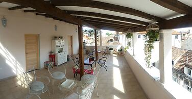 Banica Apartments & Rooms