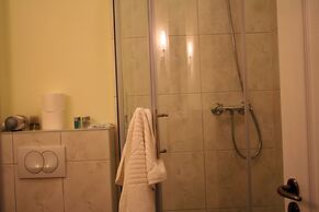 Banica Apartments & Rooms