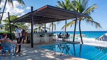 Infiniti Blu Luxury Ocean Front Condos