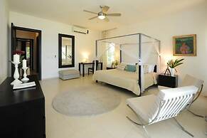 Infiniti Blu Luxury Ocean Front Condos