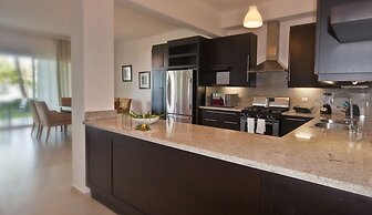 Infiniti Blu Luxury Ocean Front Condos