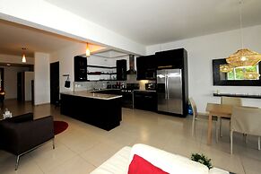 Infiniti Blu Luxury Ocean Front Condos