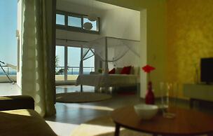 Infiniti Blu Luxury Ocean Front Condos