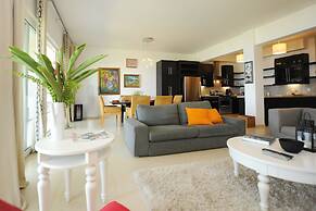 Infiniti Blu Luxury Ocean Front Condos