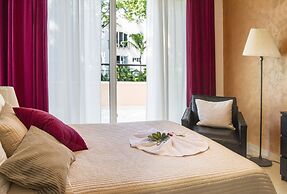 Infiniti Blu Luxury Ocean Front Condos