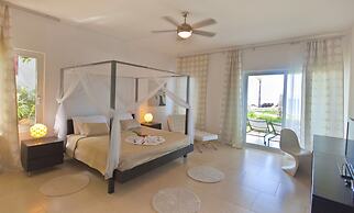 Infiniti Blu Luxury Ocean Front Condos