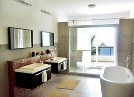 Infiniti Blu Luxury Ocean Front Condos