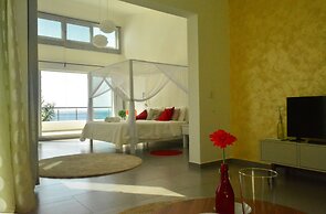 Infiniti Blu Luxury Ocean Front Condos