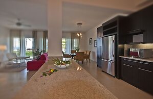 Infiniti Blu Luxury Ocean Front Condos