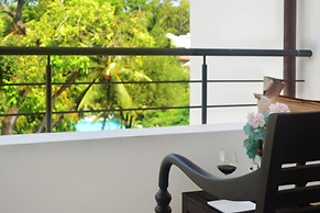 Infiniti Blu Luxury Ocean Front Condos