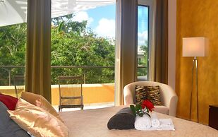 Infiniti Blu Luxury Ocean Front Condos