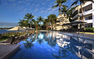 Infiniti Blu Luxury Ocean Front Condos