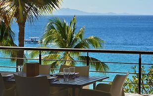 Infiniti Blu Luxury Ocean Front Condos