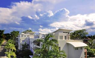 Infiniti Blu Luxury Ocean Front Condos