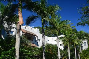 Infiniti Blu Luxury Ocean Front Condos