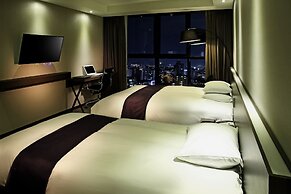 Hotel The One
