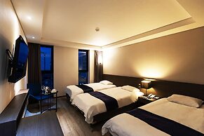 Hotel The One