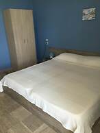 Alexandros Apartments