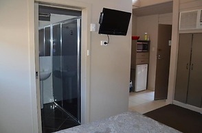 Elmore Victoria Hotel Motel