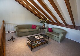 Ainslie Manor Guests House