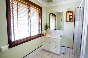 Ainslie Manor Guests House