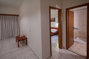 Ammoudi Hotel