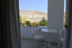Ammoudi Hotel